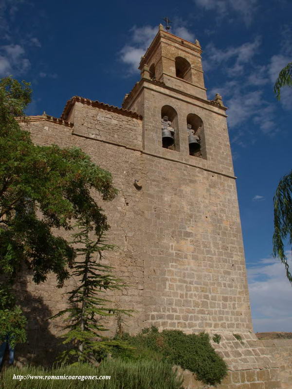 TORRE ADOSADA A LOS PIES DEL TEMPLO